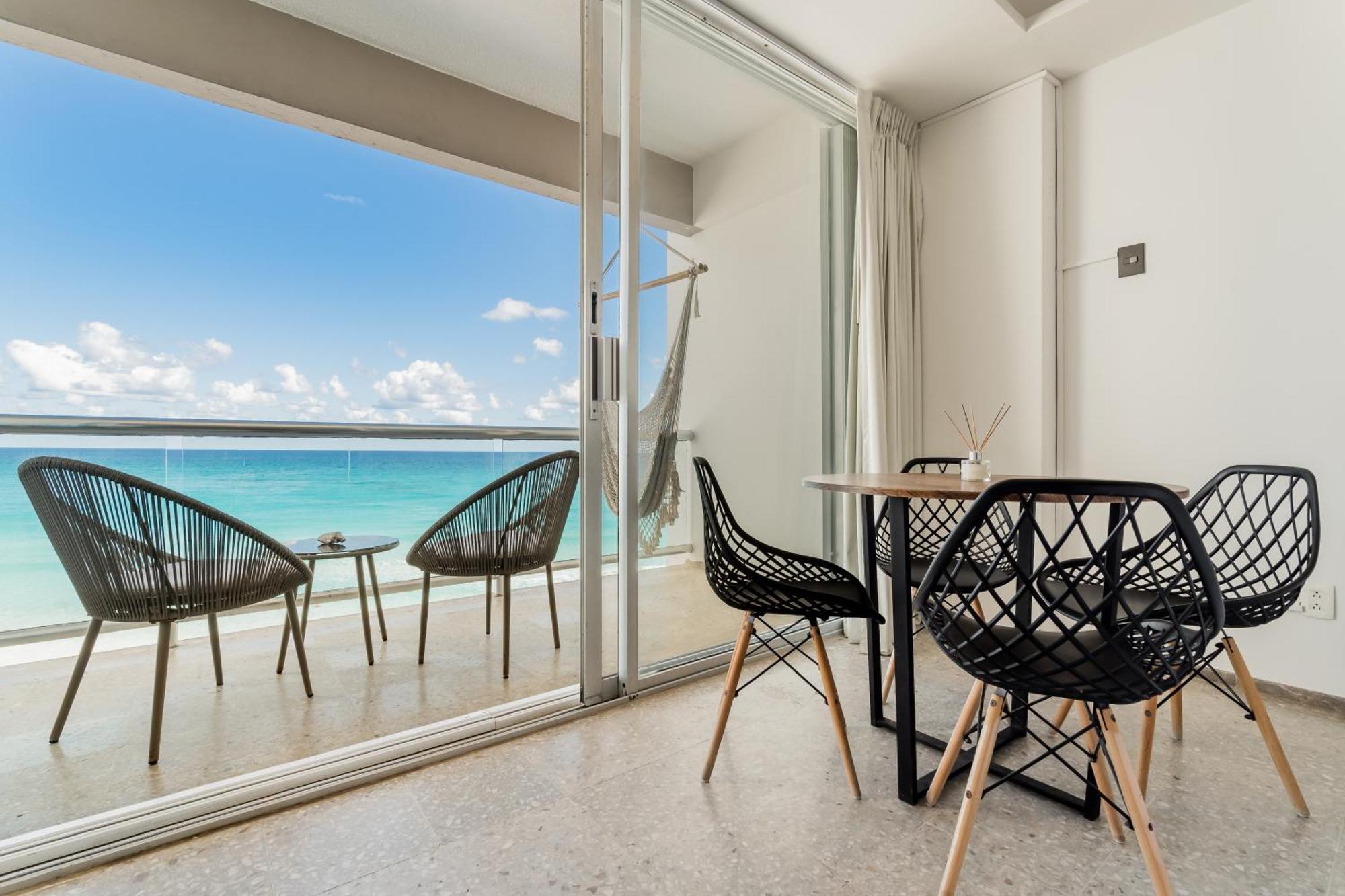 *Turquoise Escape- Beachfront Studio By Casa Paraiso* Cancun Exterior photo