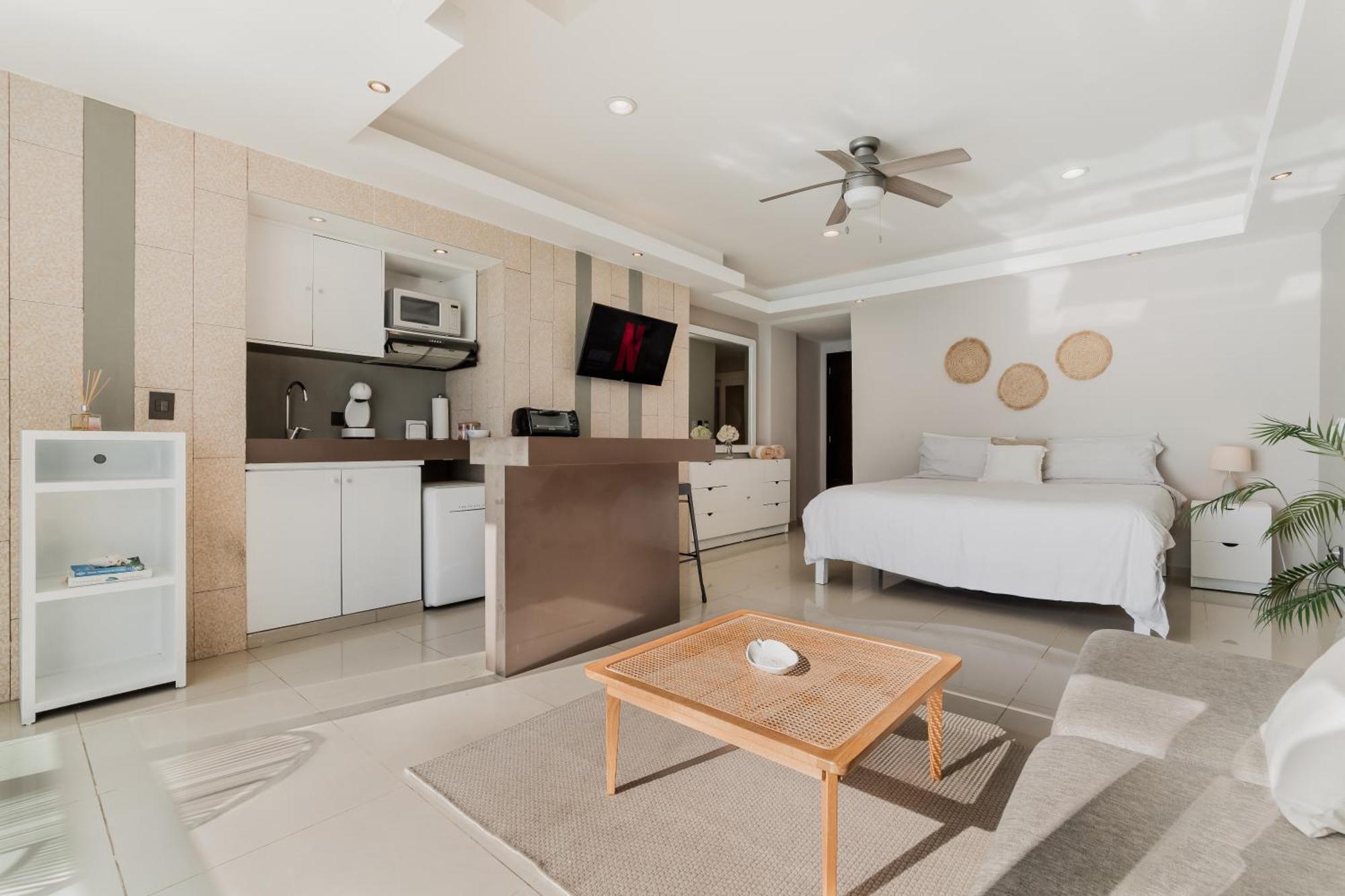 *Turquoise Escape- Beachfront Studio By Casa Paraiso* Cancun Exterior photo
